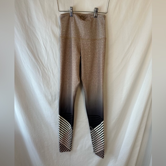 Onzie Flow Printed Leggings 
Size S/M - Picture 1 of 4